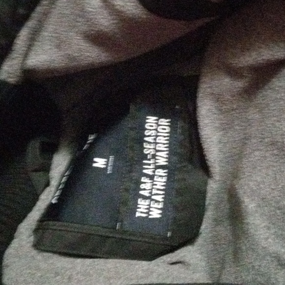 Abacrombie & Fitch all season weather worior - Picture 2 of 2